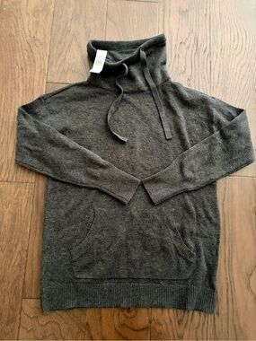 Loft Gray Turtleneck Sweater NWT (Small)
